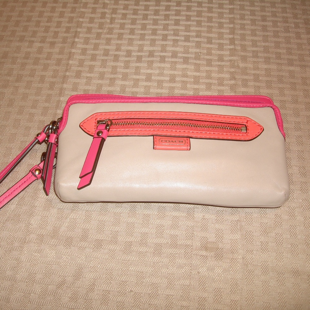 Coach Daisy Spectator 2X Zip Wristlet Wallet MINT!
